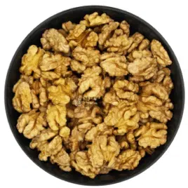 Грецькі горіхи з біло-молочним ядром