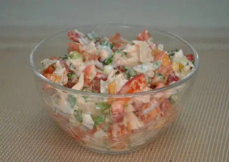 Рецепт від Фуд Бум - Салат з куркою та рожевим перцем