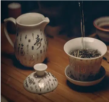 Як правильно заварювати чорний та зелений Пуер