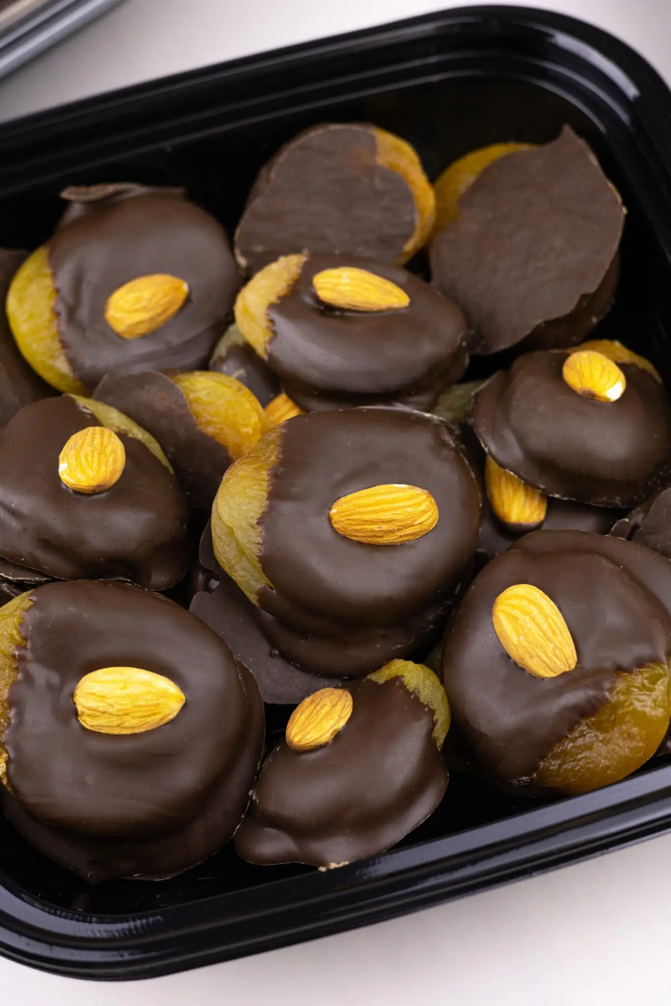 Як правильно зберігати шоколад влітку купити